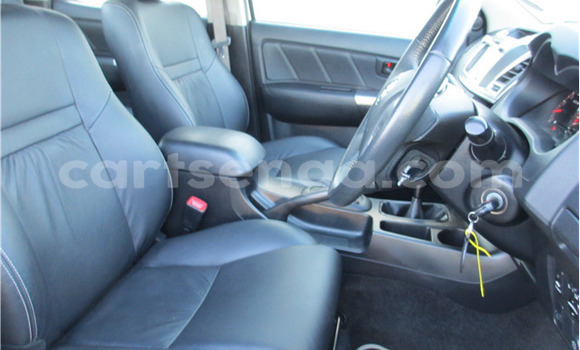 Buy Used Toyota Hilux White Car in Ezulwini in Hhohho Buy Used Toyota Hilux White Car in Ezulwini in Hhohho