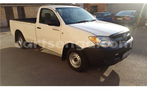 Buy Used Toyota Hilux White Car in Ezulwini in Hhohho Buy Used Toyota Hilux White Car in Ezulwini in Hhohho