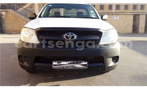 Buy Used Toyota Hilux White Car in Ezulwini in Hhohho Buy Used Toyota Hilux White Car in Ezulwini in Hhohho