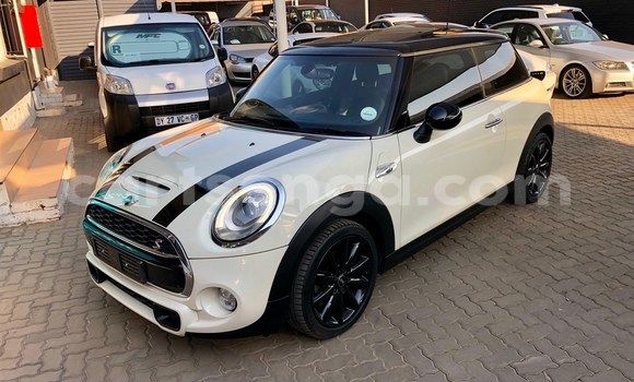 Buy Used MINI Cooper White Car in Matsapha in Manzini