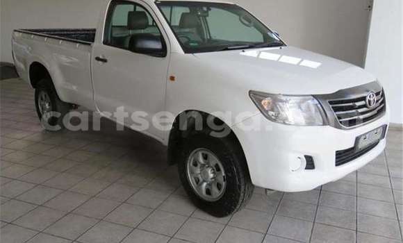 Nunua Ilio tumika Toyota Hilux White Gari ndani ya Manzini nchini Manzini Nunua Ilio tumika Toyota Hilux White Gari ndani ya Manzini nchini Manzini