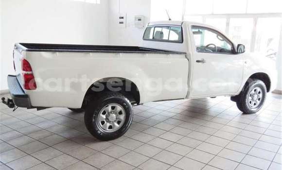 Nunua Ilio tumika Toyota Hilux White Gari ndani ya Manzini nchini Manzini Nunua Ilio tumika Toyota Hilux White Gari ndani ya Manzini nchini Manzini