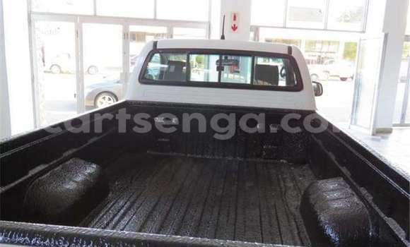 Nunua Ilio tumika Toyota Hilux White Gari ndani ya Manzini nchini Manzini Nunua Ilio tumika Toyota Hilux White Gari ndani ya Manzini nchini Manzini