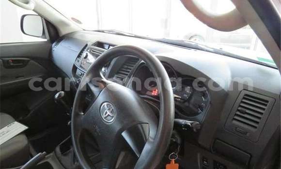 Nunua Ilio tumika Toyota Hilux White Gari ndani ya Manzini nchini Manzini Nunua Ilio tumika Toyota Hilux White Gari ndani ya Manzini nchini Manzini