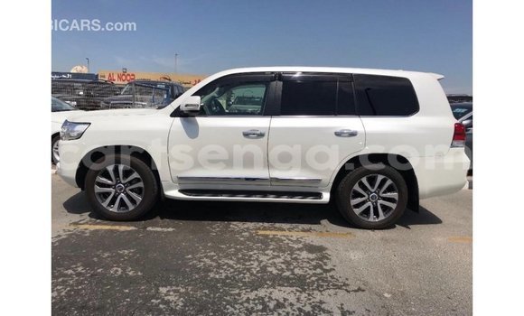 Acheter Import Voiture Toyota Land Cruiser Blanc à Import - Dubai, Hhohho Acheter Import Voiture Toyota Land Cruiser Blanc à Import - Dubai, Hhohho