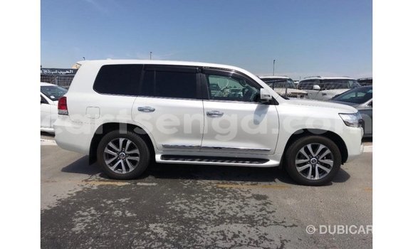 Acheter Import Voiture Toyota Land Cruiser Blanc à Import - Dubai, Hhohho Acheter Import Voiture Toyota Land Cruiser Blanc à Import - Dubai, Hhohho