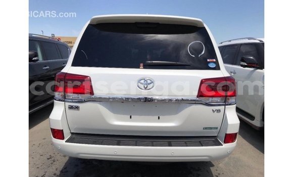 Acheter Import Voiture Toyota Land Cruiser Blanc à Import - Dubai, Hhohho Acheter Import Voiture Toyota Land Cruiser Blanc à Import - Dubai, Hhohho