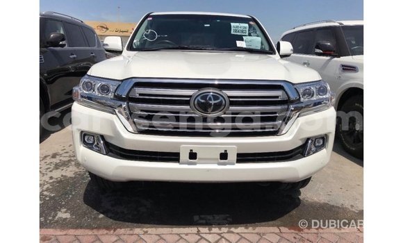 Acheter Import Voiture Toyota Land Cruiser Blanc à Import - Dubai, Hhohho Acheter Import Voiture Toyota Land Cruiser Blanc à Import - Dubai, Hhohho
