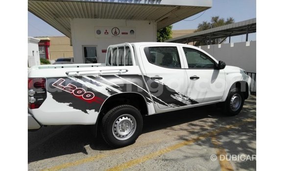 Buy Import Mitsubishi L200 White Car in Import - Dubai in Hhohho Buy Import Mitsubishi L200 White Car in Import - Dubai in Hhohho