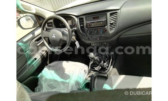 Buy Import Mitsubishi L200 White Car in Import - Dubai in Hhohho Buy Import Mitsubishi L200 White Car in Import - Dubai in Hhohho