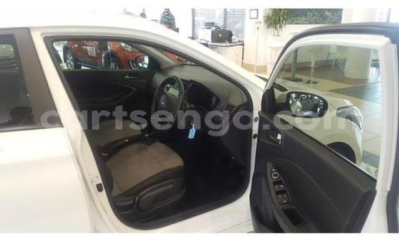 Acheter Occasion Voiture Hyundai i20 Blanc à Big Bend, Lubombo District Acheter Occasion Voiture Hyundai i20 Blanc à Big Bend, Lubombo District