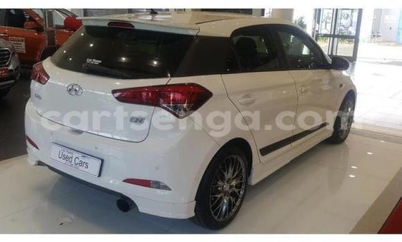 Acheter Occasion Voiture Hyundai i20 Blanc à Big Bend, Lubombo District Acheter Occasion Voiture Hyundai i20 Blanc à Big Bend, Lubombo District