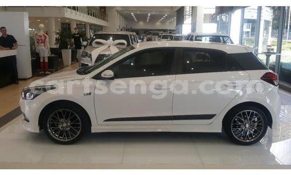 Acheter Occasion Voiture Hyundai i20 Blanc à Big Bend, Lubombo District Acheter Occasion Voiture Hyundai i20 Blanc à Big Bend, Lubombo District