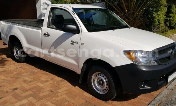 Buy Used Toyota Hilux White Car in Ezulwini in Hhohho Buy Used Toyota Hilux White Car in Ezulwini in Hhohho