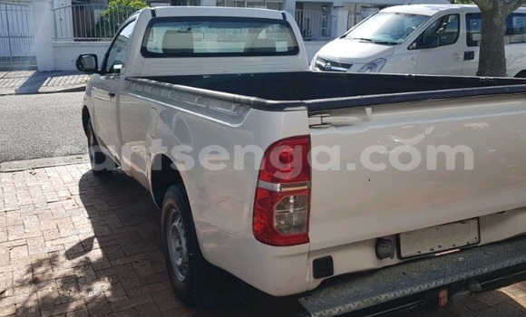 Buy Used Toyota Hilux White Car in Ezulwini in Hhohho Buy Used Toyota Hilux White Car in Ezulwini in Hhohho