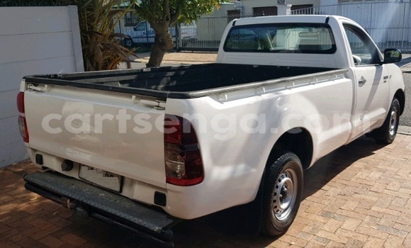 Buy Used Toyota Hilux White Car in Ezulwini in Hhohho Buy Used Toyota Hilux White Car in Ezulwini in Hhohho