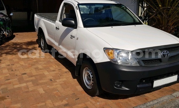 Buy Used Toyota Hilux White Car in Ezulwini in Hhohho Buy Used Toyota Hilux White Car in Ezulwini in Hhohho