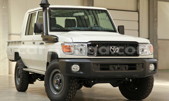 Buy Import Toyota Land Cruiser White Car in Ezulwini in Hhohho Buy Import Toyota Land Cruiser White Car in Ezulwini in Hhohho