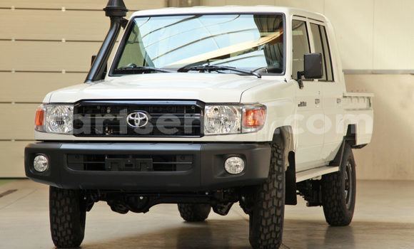 Buy Import Toyota Land Cruiser White Car in Ezulwini in Hhohho Buy Import Toyota Land Cruiser White Car in Ezulwini in Hhohho