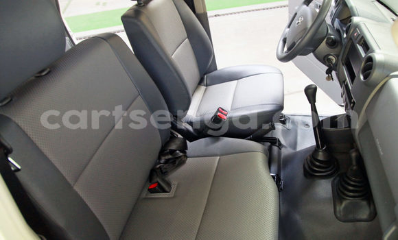 Buy Import Toyota Land Cruiser White Car in Ezulwini in Hhohho Buy Import Toyota Land Cruiser White Car in Ezulwini in Hhohho