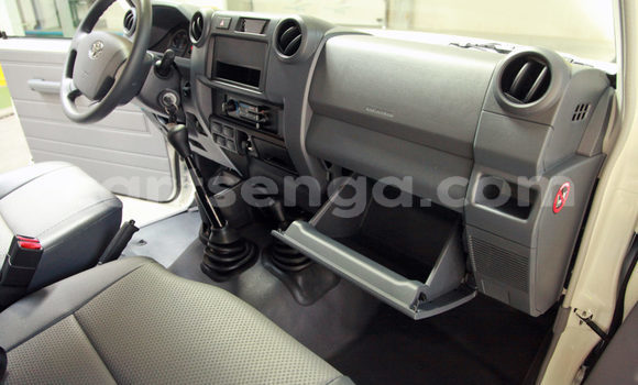Buy Import Toyota Land Cruiser White Car in Ezulwini in Hhohho Buy Import Toyota Land Cruiser White Car in Ezulwini in Hhohho