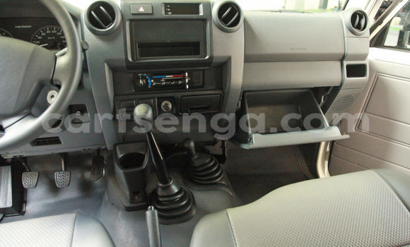 Buy Import Toyota Land Cruiser White Car in Ezulwini in Hhohho Buy Import Toyota Land Cruiser White Car in Ezulwini in Hhohho