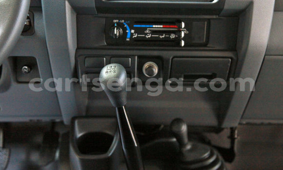 Buy Import Toyota Land Cruiser White Car in Ezulwini in Hhohho Buy Import Toyota Land Cruiser White Car in Ezulwini in Hhohho