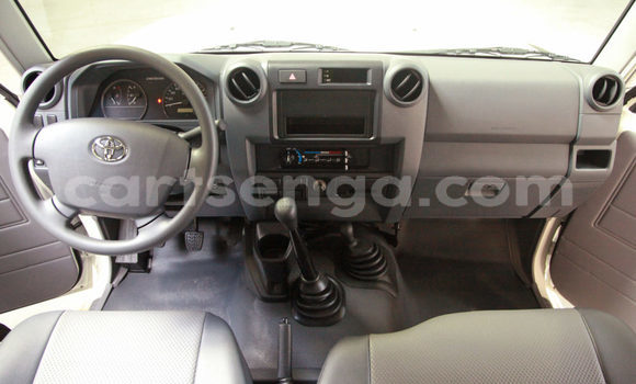 Buy Import Toyota Land Cruiser White Car in Ezulwini in Hhohho Buy Import Toyota Land Cruiser White Car in Ezulwini in Hhohho