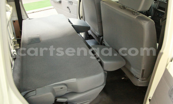 Buy Import Toyota Land Cruiser White Car in Ezulwini in Hhohho Buy Import Toyota Land Cruiser White Car in Ezulwini in Hhohho