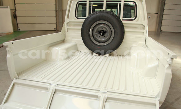 Buy Import Toyota Land Cruiser White Car in Ezulwini in Hhohho Buy Import Toyota Land Cruiser White Car in Ezulwini in Hhohho