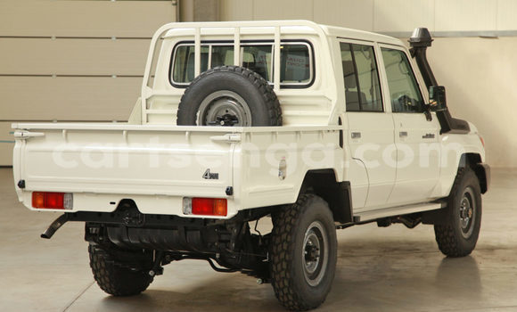 Buy Import Toyota Land Cruiser White Car in Ezulwini in Hhohho Buy Import Toyota Land Cruiser White Car in Ezulwini in Hhohho