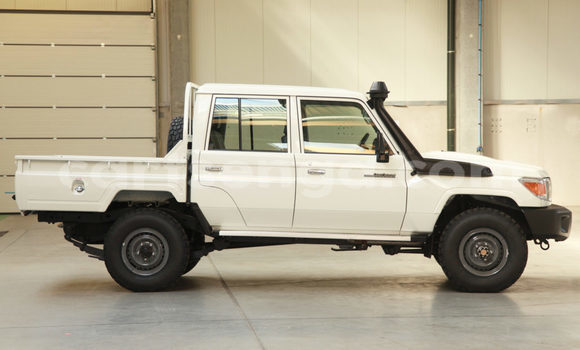 Buy Import Toyota Land Cruiser White Car in Ezulwini in Hhohho Buy Import Toyota Land Cruiser White Car in Ezulwini in Hhohho