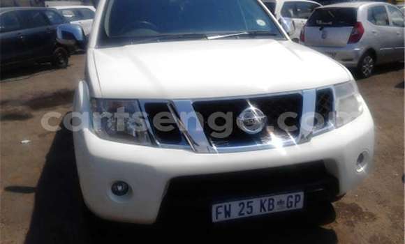 Buy Used Nissan Pathfinder White Car in Manzini in Manzini Buy Used Nissan Pathfinder White Car in Manzini in Manzini