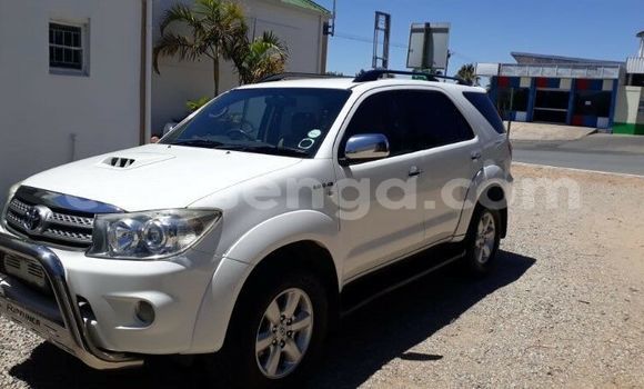 Buy Used Toyota Fortuner White Car in Ezulwini in Hhohho Buy Used Toyota Fortuner White Car in Ezulwini in Hhohho