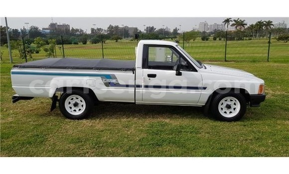 Buy Used Toyota Hilux White Car in Ezulwini in Hhohho Buy Used Toyota Hilux White Car in Ezulwini in Hhohho