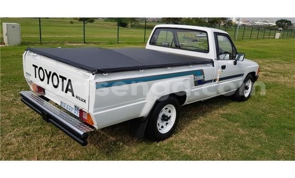 Buy Used Toyota Hilux White Car in Ezulwini in Hhohho Buy Used Toyota Hilux White Car in Ezulwini in Hhohho