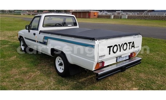 Buy Used Toyota Hilux White Car in Ezulwini in Hhohho Buy Used Toyota Hilux White Car in Ezulwini in Hhohho