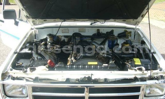 Buy Used Toyota Hilux White Car in Ezulwini in Hhohho Buy Used Toyota Hilux White Car in Ezulwini in Hhohho