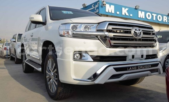 Buy Import Toyota Land Cruiser White Car in Import - Dubai in Hhohho Buy Import Toyota Land Cruiser White Car in Import - Dubai in Hhohho
