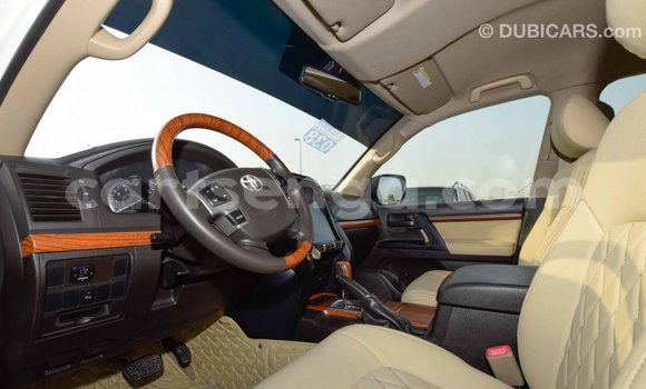 Buy Import Toyota Land Cruiser White Car in Import - Dubai in Hhohho Buy Import Toyota Land Cruiser White Car in Import - Dubai in Hhohho