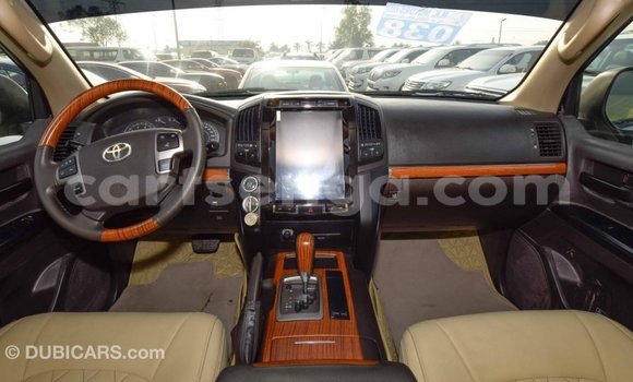 Buy Import Toyota Land Cruiser White Car in Import - Dubai in Hhohho Buy Import Toyota Land Cruiser White Car in Import - Dubai in Hhohho
