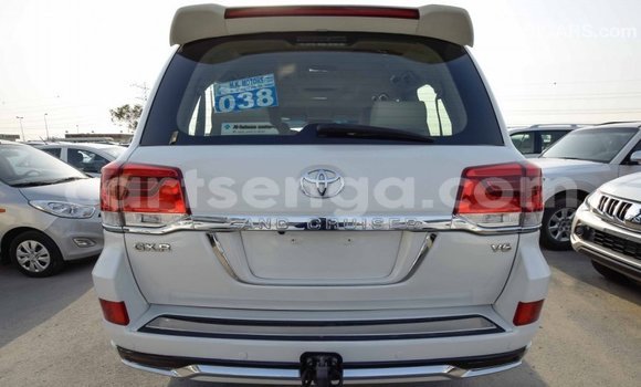 Buy Import Toyota Land Cruiser White Car in Import - Dubai in Hhohho Buy Import Toyota Land Cruiser White Car in Import - Dubai in Hhohho