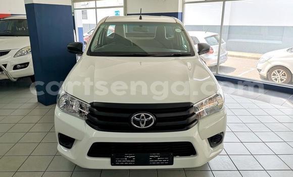 Nunua Ilio tumika Toyota Hilux White Gari ndani ya Manzini nchini Manzini Nunua Ilio tumika Toyota Hilux White Gari ndani ya Manzini nchini Manzini