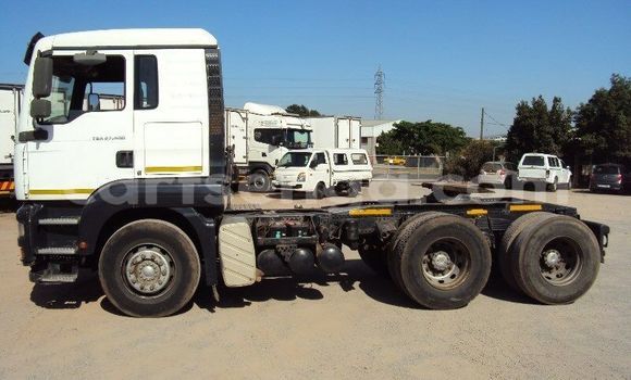 Nunua Ilio tumika Marcos LM 400 White Gari ndani ya Bhunya nchini Manzini Nunua Ilio tumika Marcos LM 400 White Gari ndani ya Bhunya nchini Manzini