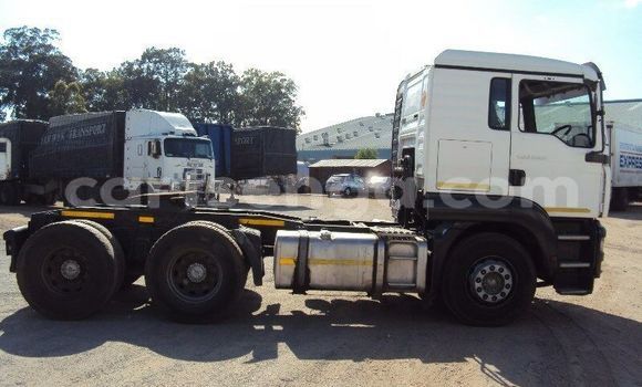 Nunua Ilio tumika Marcos LM 400 White Gari ndani ya Bhunya nchini Manzini Nunua Ilio tumika Marcos LM 400 White Gari ndani ya Bhunya nchini Manzini