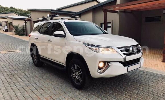 Nunua Ilio tumika Toyota Fortuner White Gari ndani ya Bhunya nchini Manzini Nunua Ilio tumika Toyota Fortuner White Gari ndani ya Bhunya nchini Manzini