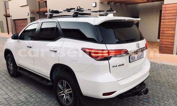Nunua Ilio tumika Toyota Fortuner White Gari ndani ya Bhunya nchini Manzini Nunua Ilio tumika Toyota Fortuner White Gari ndani ya Bhunya nchini Manzini