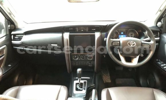 Nunua Ilio tumika Toyota Fortuner White Gari ndani ya Bhunya nchini Manzini Nunua Ilio tumika Toyota Fortuner White Gari ndani ya Bhunya nchini Manzini