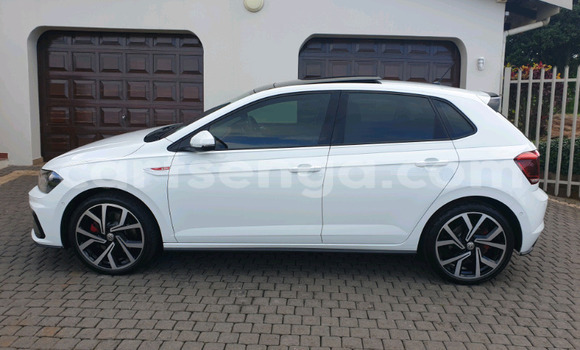 Nunua Ilio tumika Volkswagen Polo White Gari ndani ya Bhunya nchini Manzini Nunua Ilio tumika Volkswagen Polo White Gari ndani ya Bhunya nchini Manzini