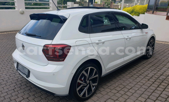 Nunua Ilio tumika Volkswagen Polo White Gari ndani ya Bhunya nchini Manzini Nunua Ilio tumika Volkswagen Polo White Gari ndani ya Bhunya nchini Manzini